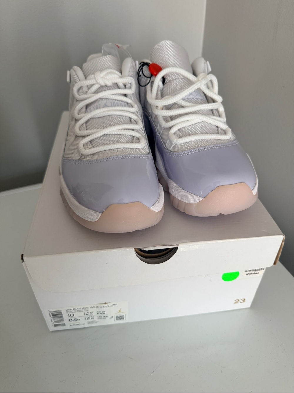 Jordan Low-Top Sneakers in White & Light Purple Patent - Picture 5 of 6